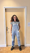 Nina Sanchez devant l'installation L'Inaccessible, 2026 - Passerelle Centre d'art contemporain, Brest